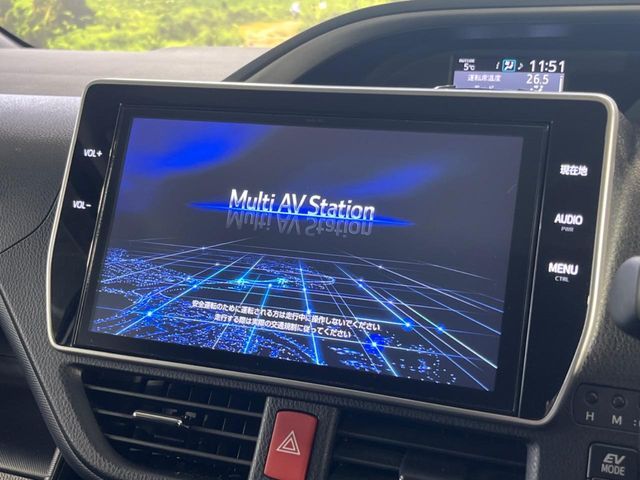 TOYOTA VOXY HYBRID 2017 Image 31