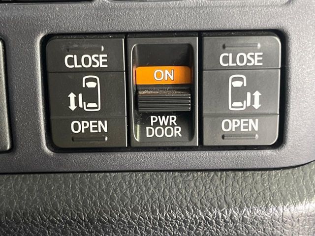 TOYOTA VOXY HYBRID 2017 Image 31