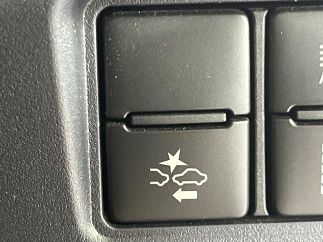 TOYOTA VOXY HYBRID 2017 Image 31