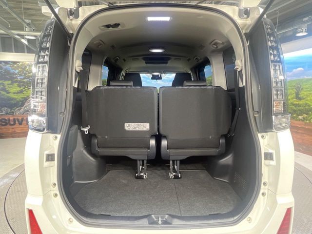 TOYOTA VOXY HYBRID 2017 Image 31