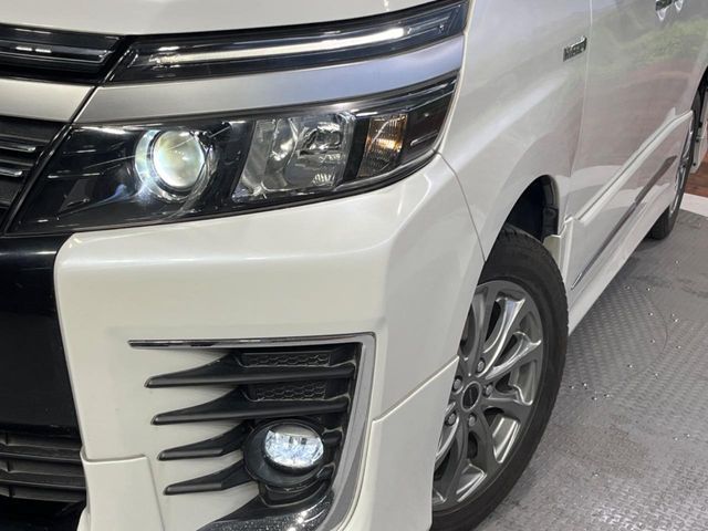 TOYOTA VOXY HYBRID 2017 Image 31