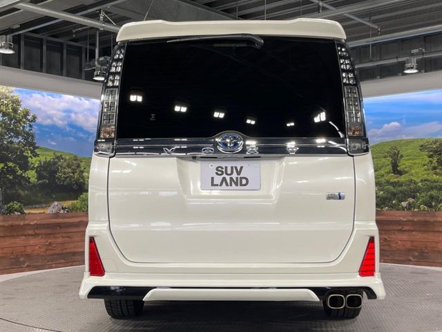 TOYOTA VOXY HYBRID 2017 Image 31