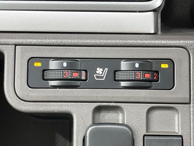 TOYOTA LANDCRUISER PRADO 2023 Image 31