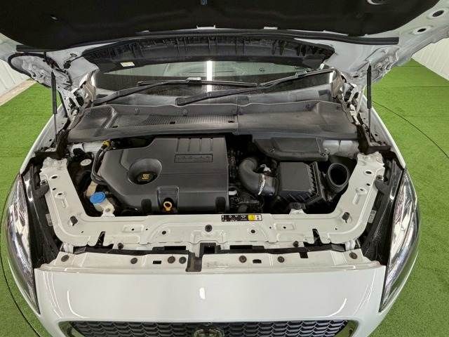 JAGUAR E-PACE 2018 Image 31