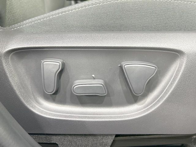 TOYOTA YARIS CROSS HYBRID 2025 Image 31