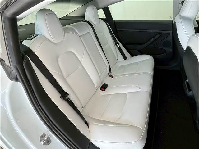 TESLA MODEL 3 2021 Image 31