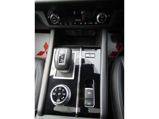 MITSUBISHI OUTLANDER PHEV 2024 Image 31