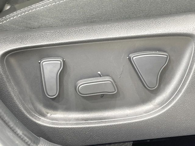 TOYOTA YARIS CROSS HYBRID 2025 Image 31