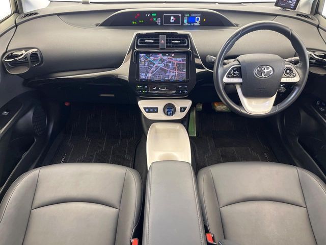 TOYOTA PRIUS 2017 Image 31