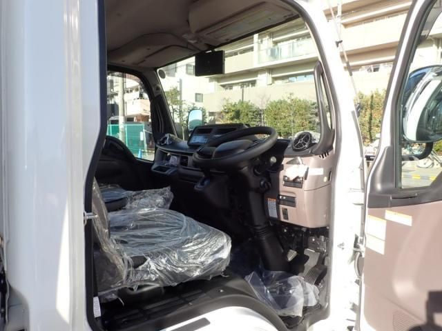 MITSUBISHI CANTER 2025 Image 31