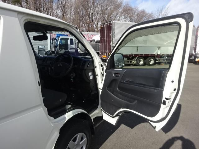 TOYOTA HIACE 2019 Image 31