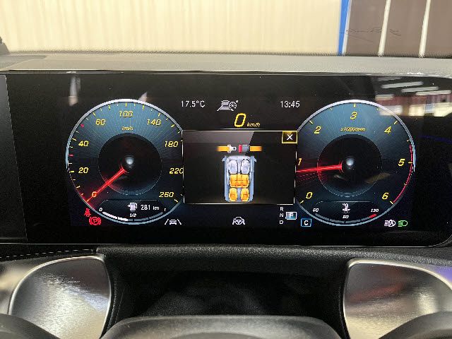 MERCEDES BENZ GLB 2023 Image 31