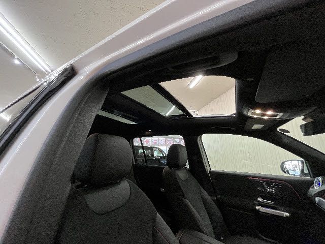 MERCEDES BENZ GLB 2023 Image 31