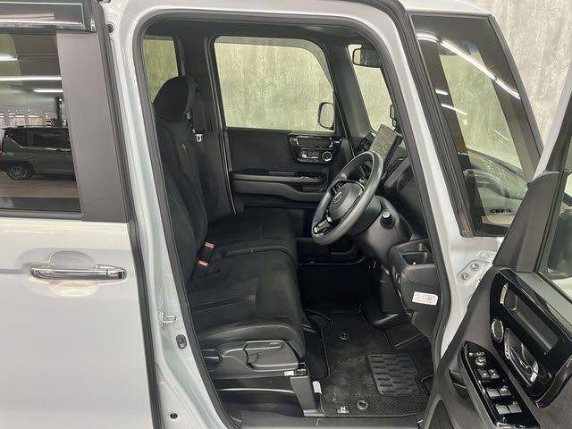 HONDA N BOX CUSTOM 2023 Image 31