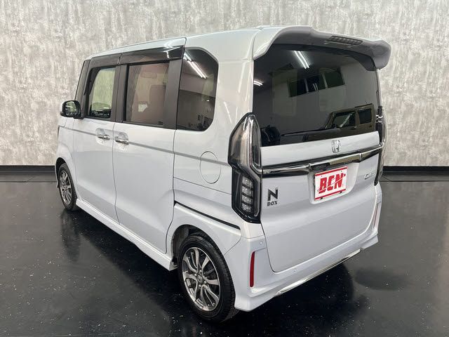 HONDA N BOX CUSTOM 2023 Image 31