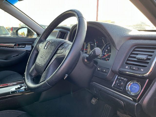 TOYOTA CROWN SEDAN HYBRID 2014 Image 31