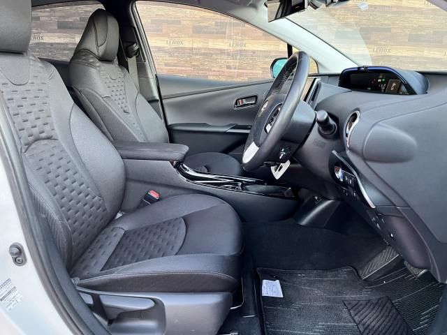 TOYOTA PRIUS PHV 2017 Image 31