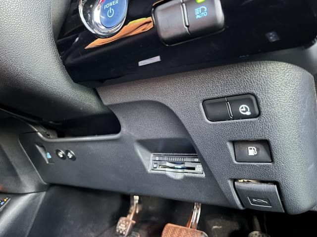 TOYOTA PRIUS PHV 2017 Image 31