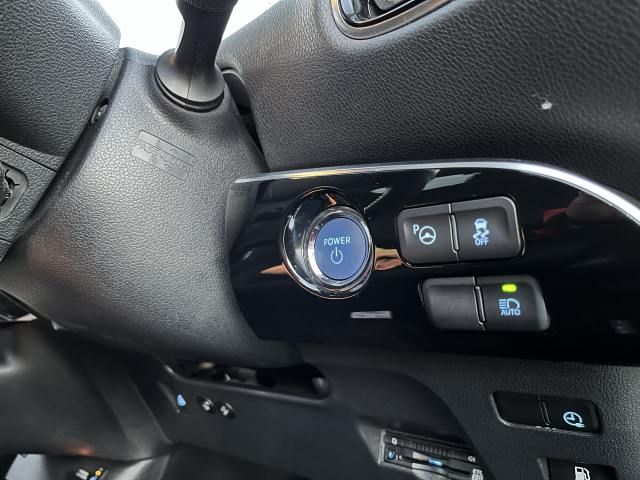 TOYOTA PRIUS PHV 2017 Image 31
