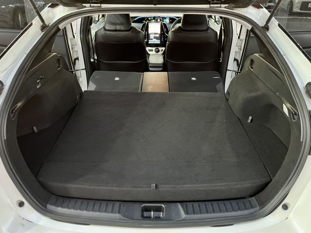 TOYOTA PRIUS PHV 2017 Image 31