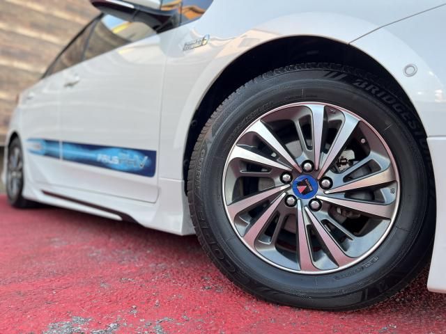 TOYOTA PRIUS PHV 2017 Image 31