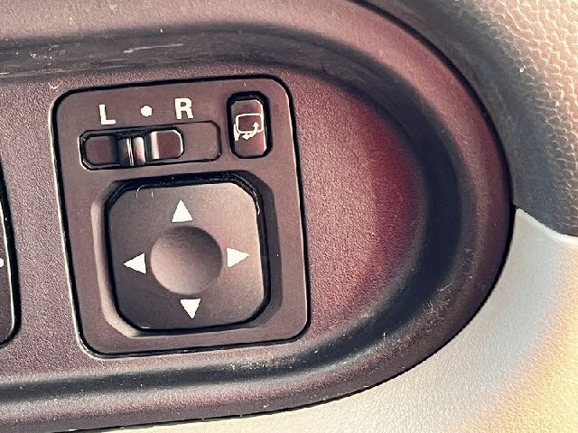 MITSUBISHI I 2011 Image 31