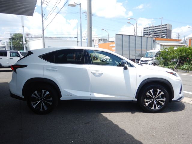 TOYOTA LEXUS NX300H 2017 Image 31
