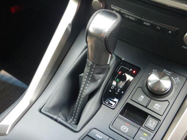 TOYOTA LEXUS NX300H 2017 Image 31