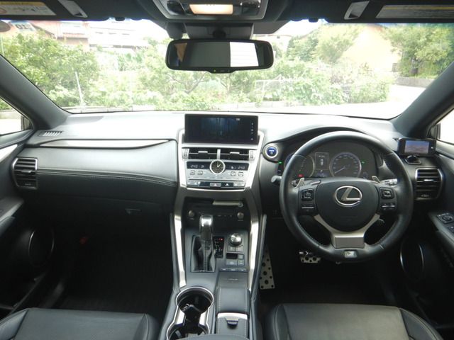 TOYOTA LEXUS NX300H 2017 Image 31