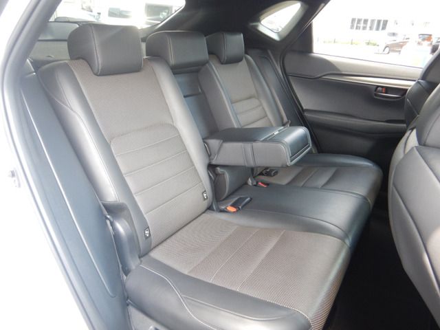 TOYOTA LEXUS NX300H 2017 Image 31