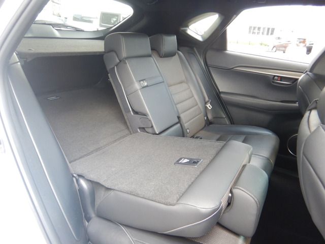 TOYOTA LEXUS NX300H 2017 Image 31