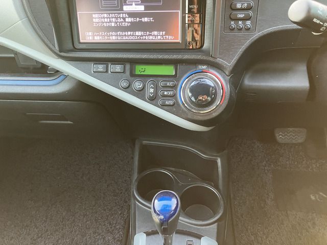 TOYOTA AQUA 2014 Image 31