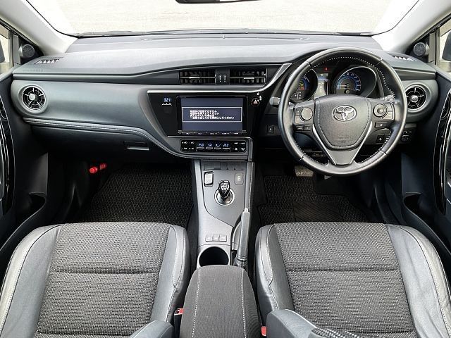 TOYOTA AURIS HYBRID 2016 Image 31