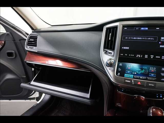 TOYOTA CROWN SEDAN HYBRID 2014 Image 31