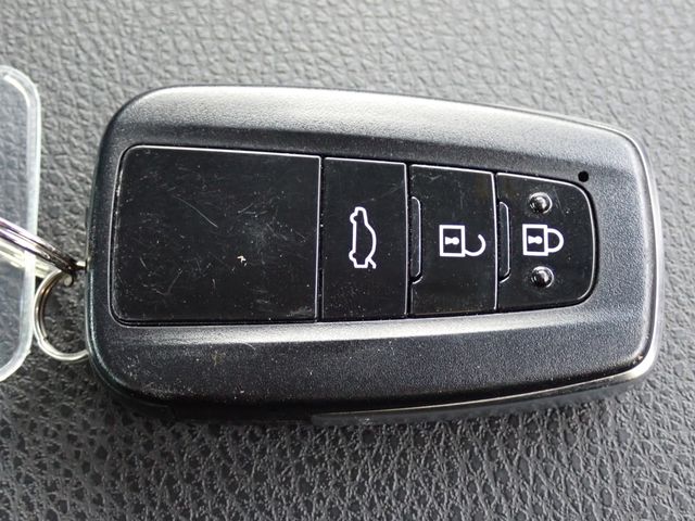 TOYOTA CAMRY HYBRID 2019 Image 31