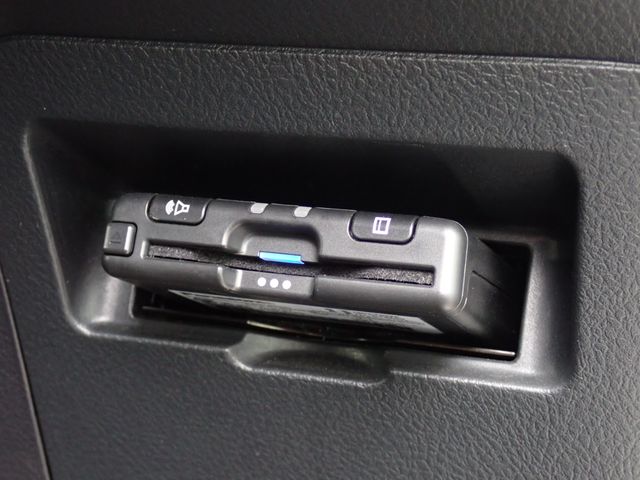 TOYOTA VITZ 2019 Image 31