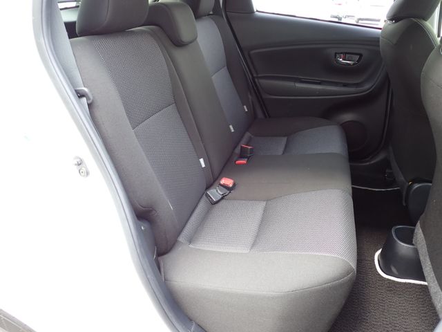 TOYOTA VITZ 2019 Image 31