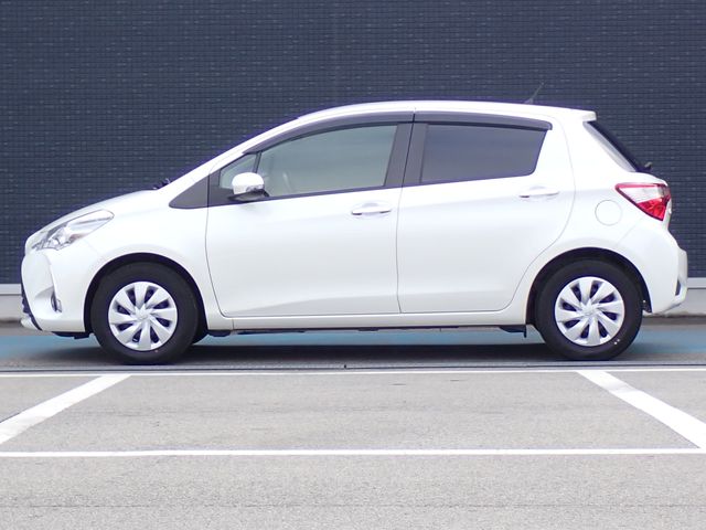 TOYOTA VITZ 2019 Image 31