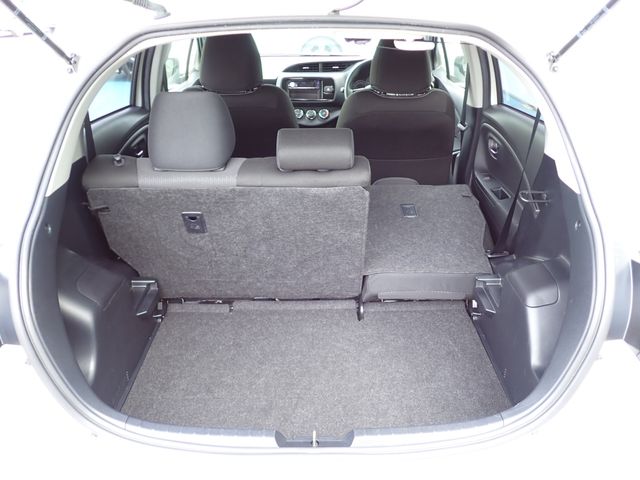 TOYOTA VITZ 2019 Image 31