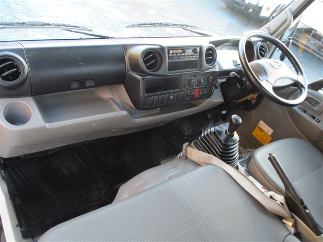 HINO DUTRO 2014 Image 31