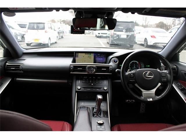 TOYOTA LEXUS IS300H 2017 Image 31