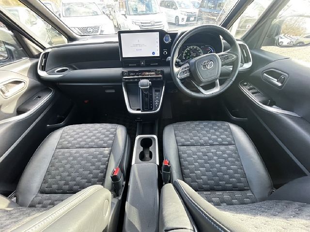 TOYOTA VOXY HYBRID 2023 Image 31