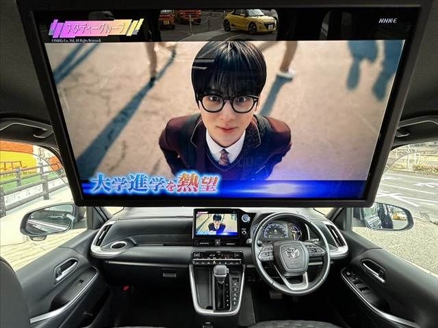 TOYOTA VOXY HYBRID 2022 Image 31