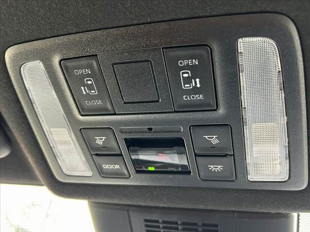 TOYOTA VOXY HYBRID 2022 Image 31