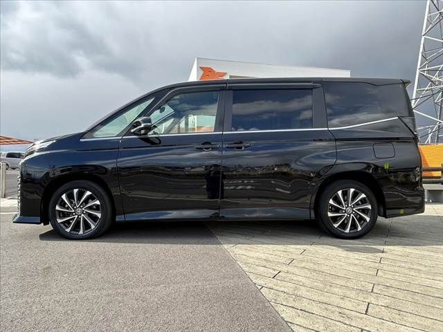 TOYOTA VOXY HYBRID 2022 Image 31