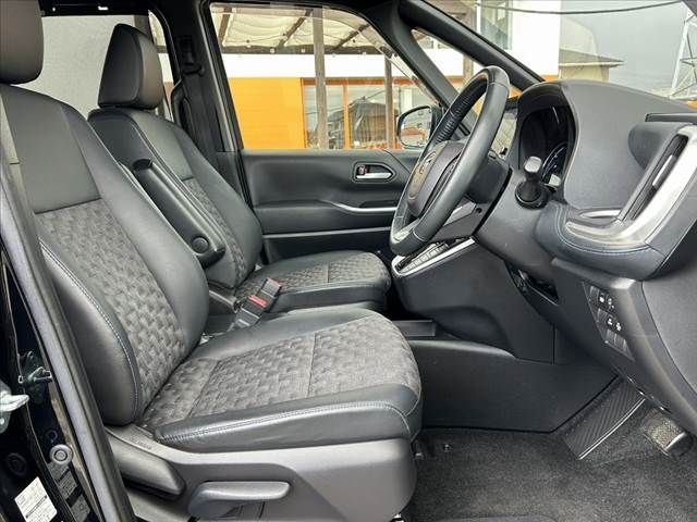 TOYOTA VOXY HYBRID 2022 Image 31