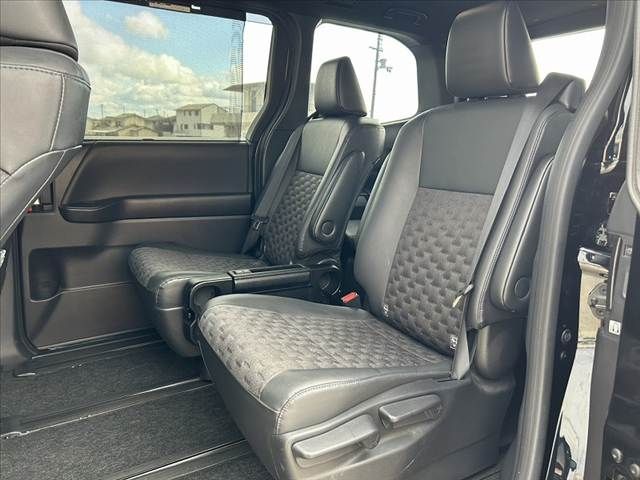 TOYOTA VOXY HYBRID 2022 Image 31