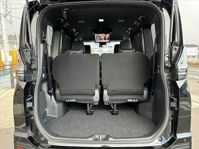 TOYOTA VOXY HYBRID 2022 Image 31