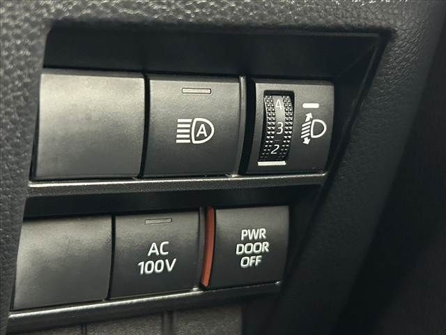 TOYOTA VOXY HYBRID 2022 Image 31