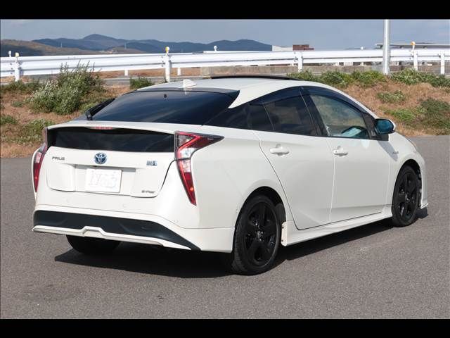 TOYOTA PRIUS 4WD 2017 Image 31